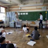 流山市立西初石小学校に「職業人体験」の講師として訪問しました。