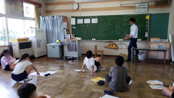 流山市立西初石小学校に「職業人体験」の講師として訪問しました。